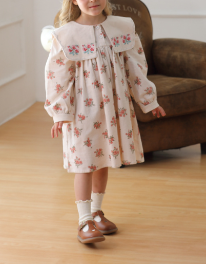 Vestido de cuello cuadrado y mangas largas con diseño floral de moda para niñas de otoño