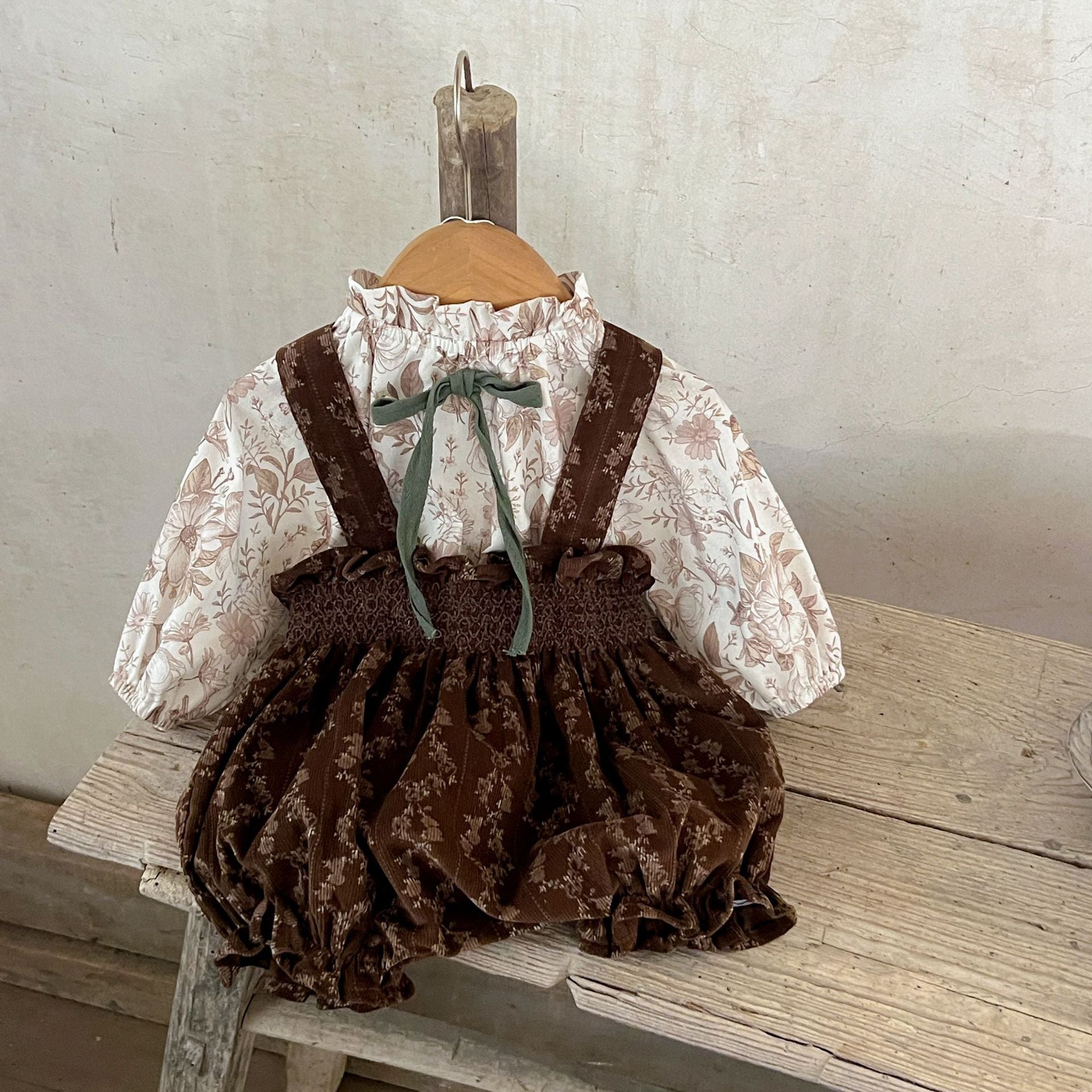 Arrival Autumn Baby Girls Vine Print Bow-Tied Long Sleeves Top And Vintage Strap Overalls Clothing Set - 66 (3-6M) / Beige Arrival Autumn Baby Girls Vine Print Bow-Tied Long Sleeves Top And Vintage Strap Overalls Clothing Set - 66 (3-6M) / Beige