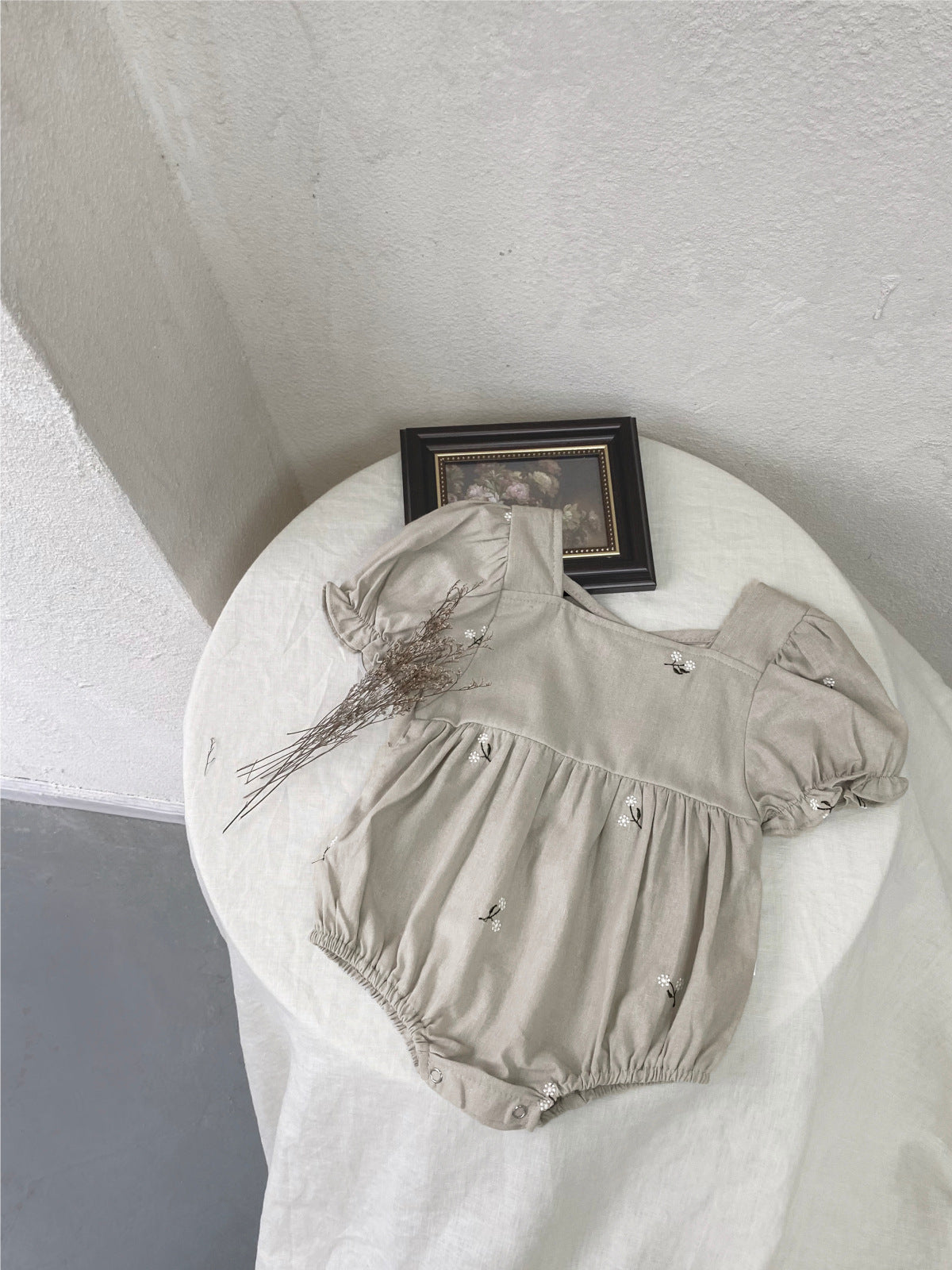 Summer Arrival Baby Girls Short Sleeves Flowers Embroidered Pattern Bodysuit