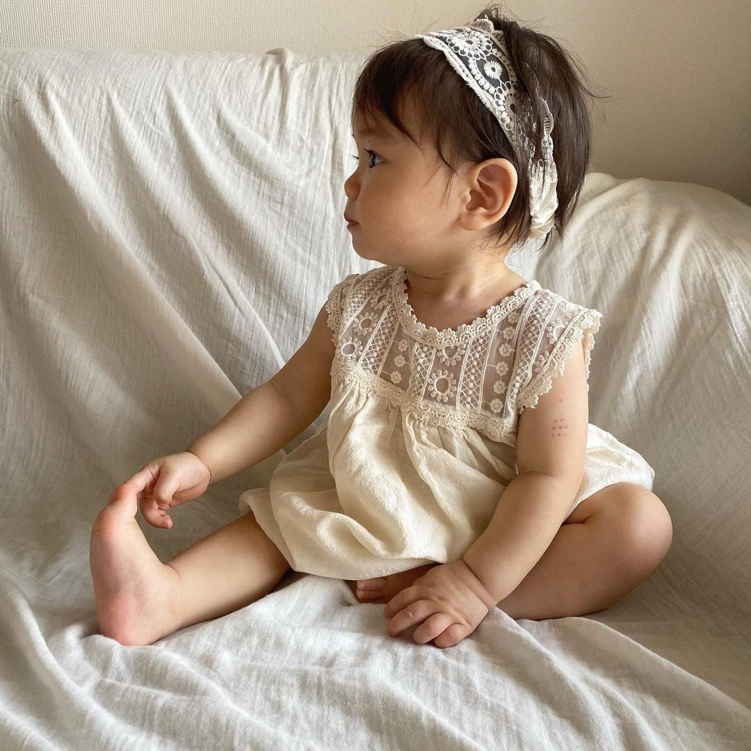Summer Arrival Baby Girls Sleeveless Lace Flowers Pattern Bodysuit with Hairband