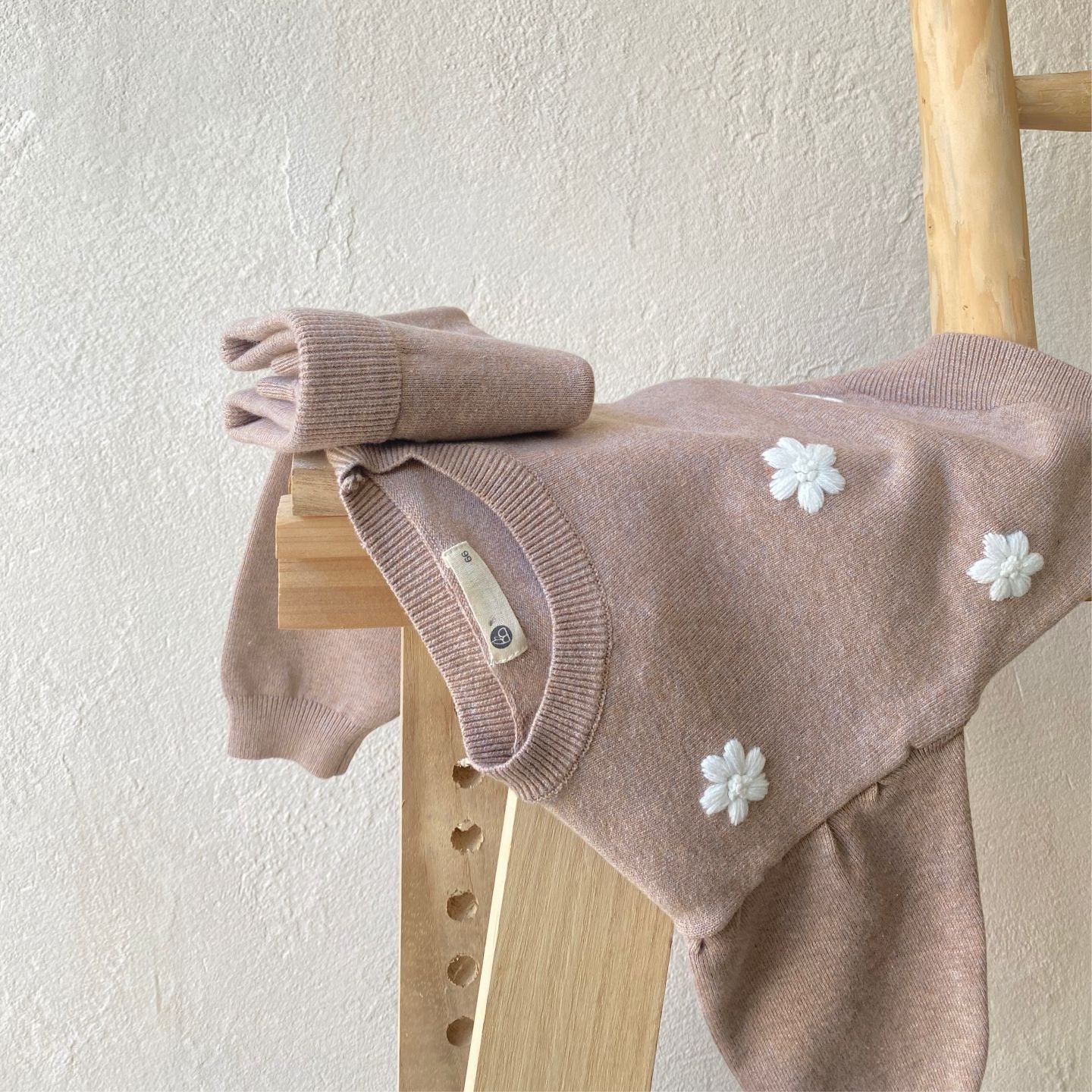 MyKids-USA® Hot Selling Autumn Baby Girls Long Sleeves Flowers Pattern Embroidered Pullover and Plain Shorts Knitted Clothing Set