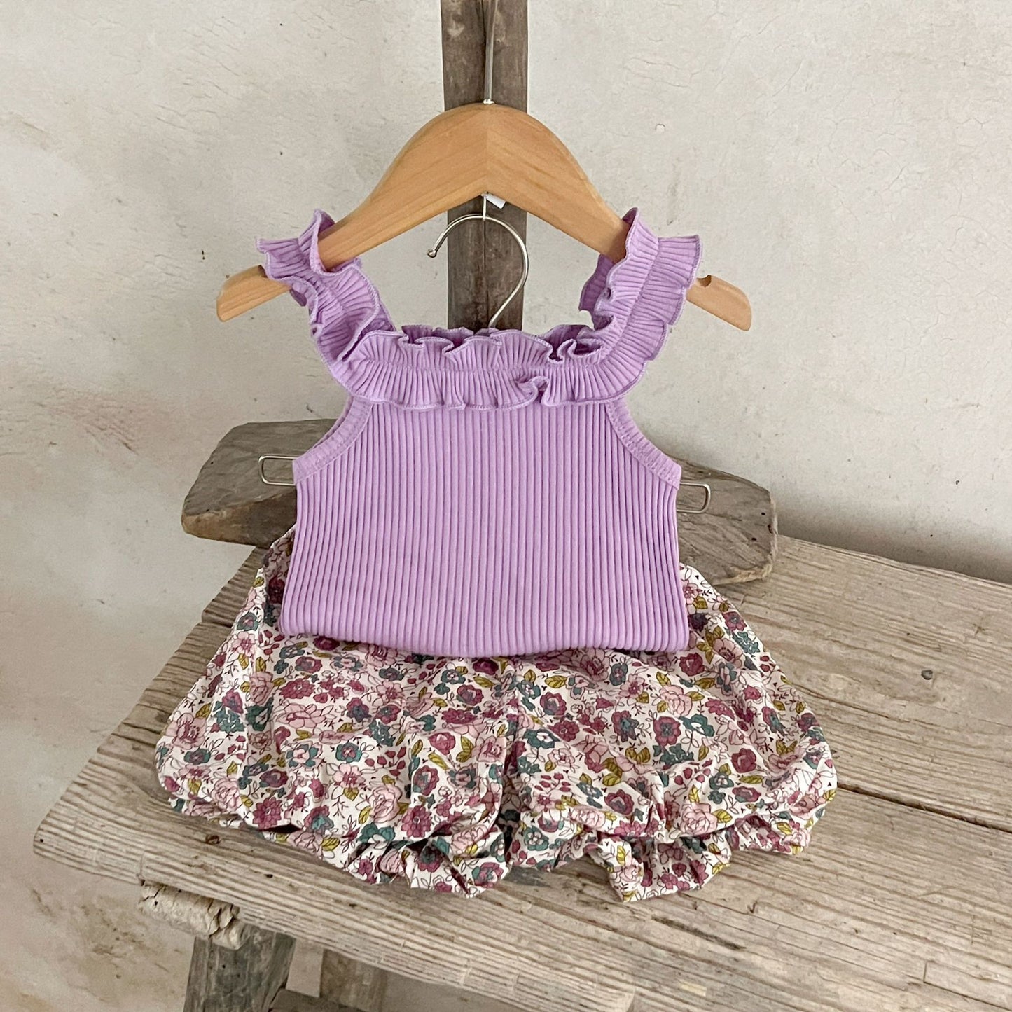 Summer Hot Selling Baby Girls Sleeveless Solid Color Strap Top And Floral Shorts Clothing Set