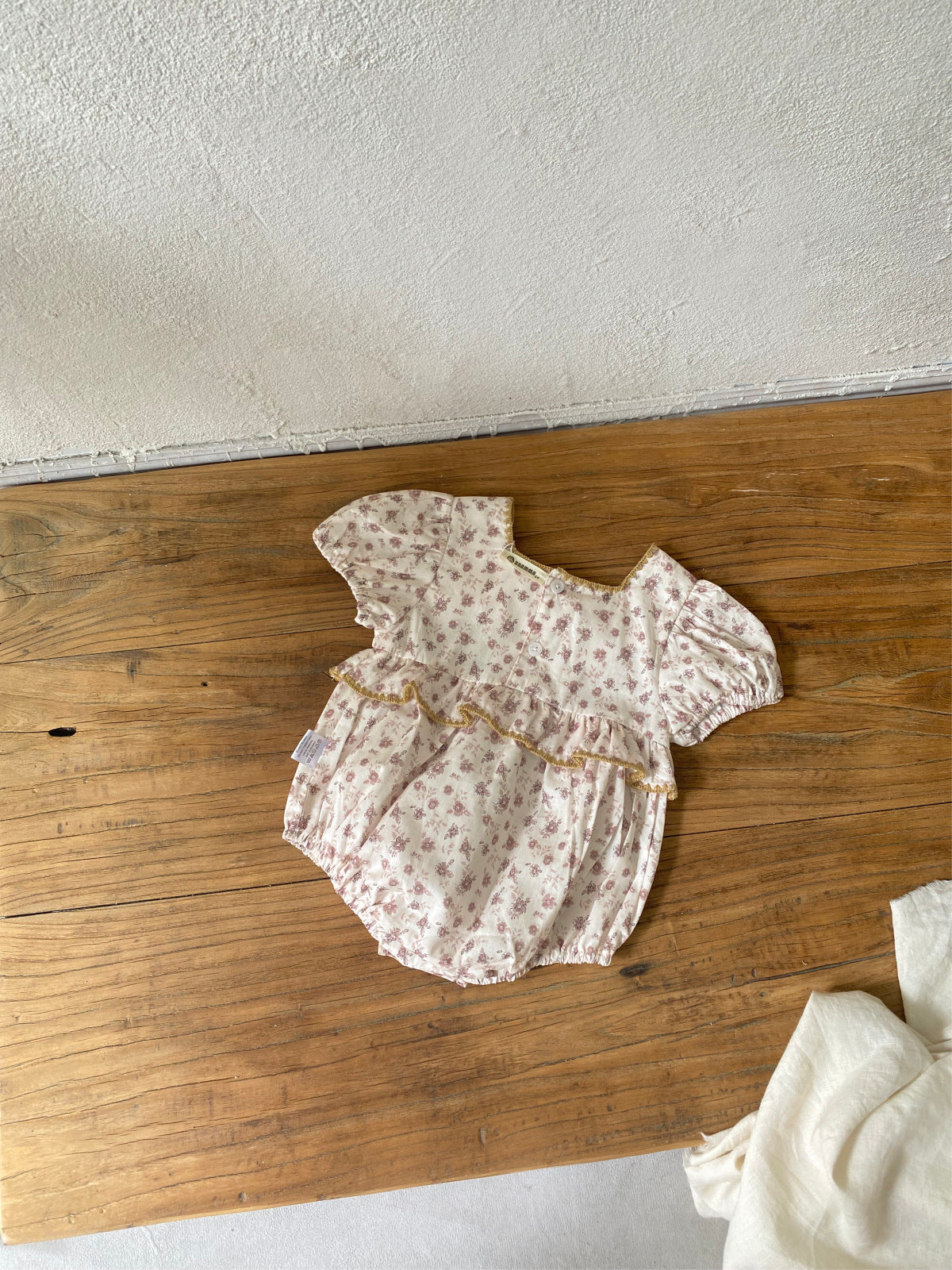Summer Arrival Baby Short Sleeves Vintage Floral Pattern Bodysuit