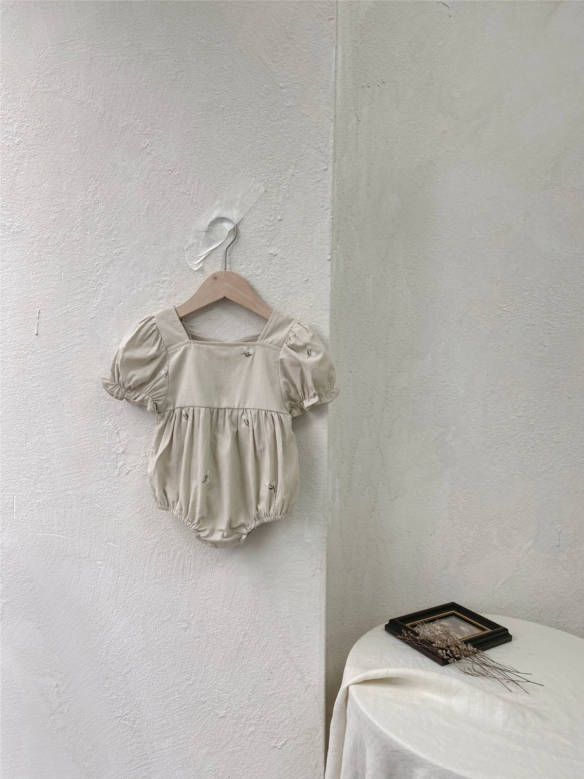 Summer Arrival Baby Girls Short Sleeves Flowers Embroidered Pattern Bodysuit