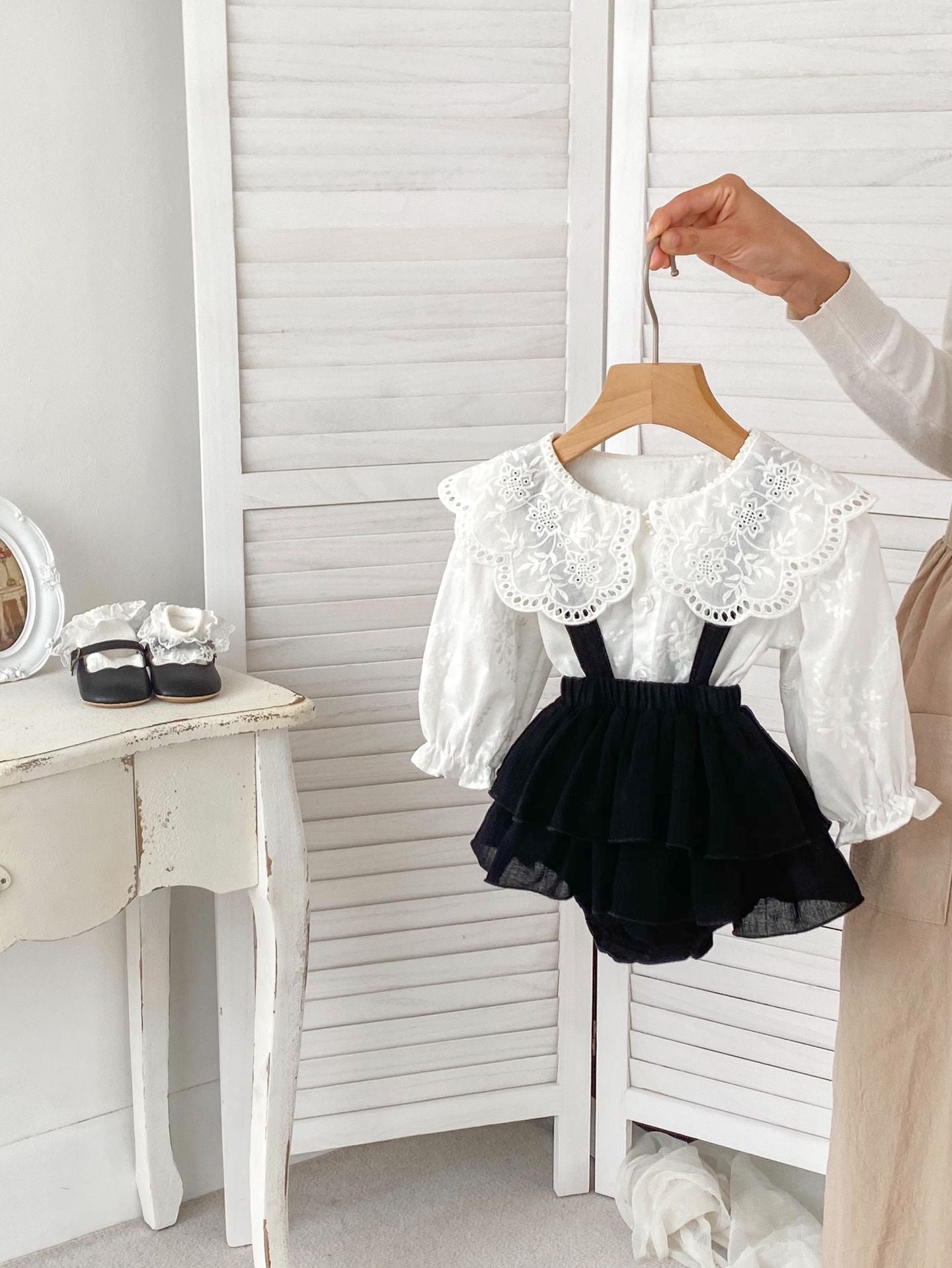 Spring Baby And Kids Girls Floral White Shirt And Black Skirt Beret And Clothing Set