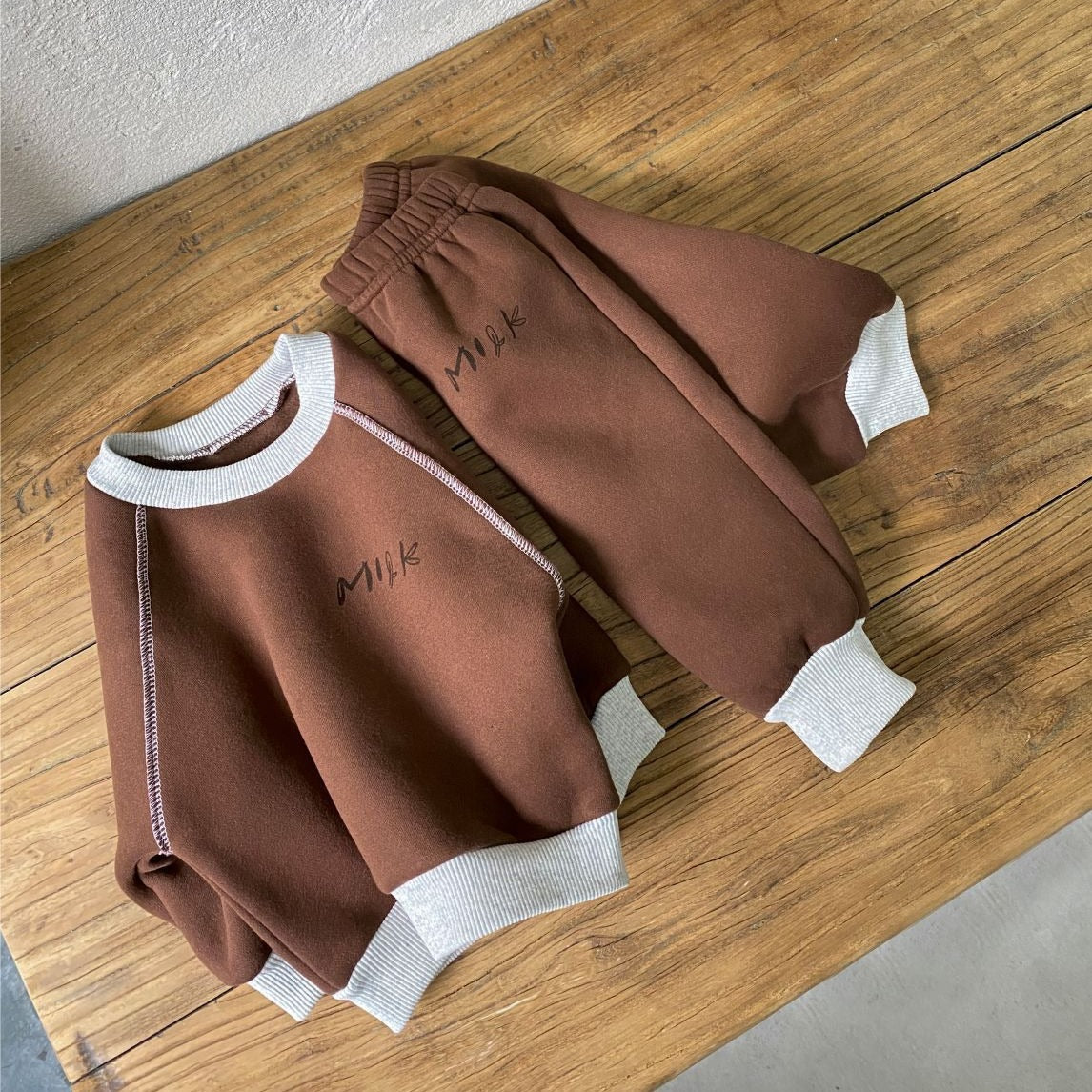 Winter and Spring Baby Kids Unisex Long Sleeves Letters Pattern Pullover and Pants Clothing Set