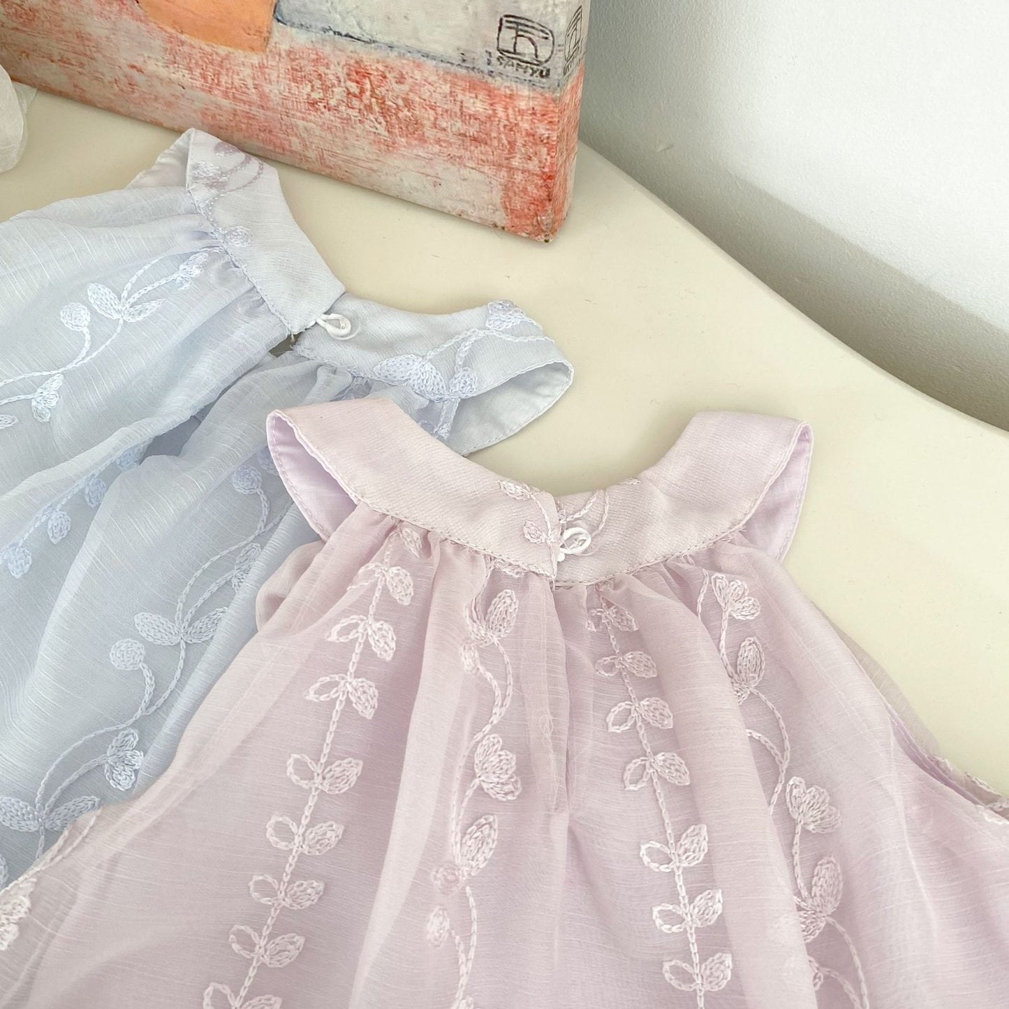 Arrival Summer Baby Kids Girls Sleeveless Flowers Embroidered Pattern Top and Plain Pants Clothing Set