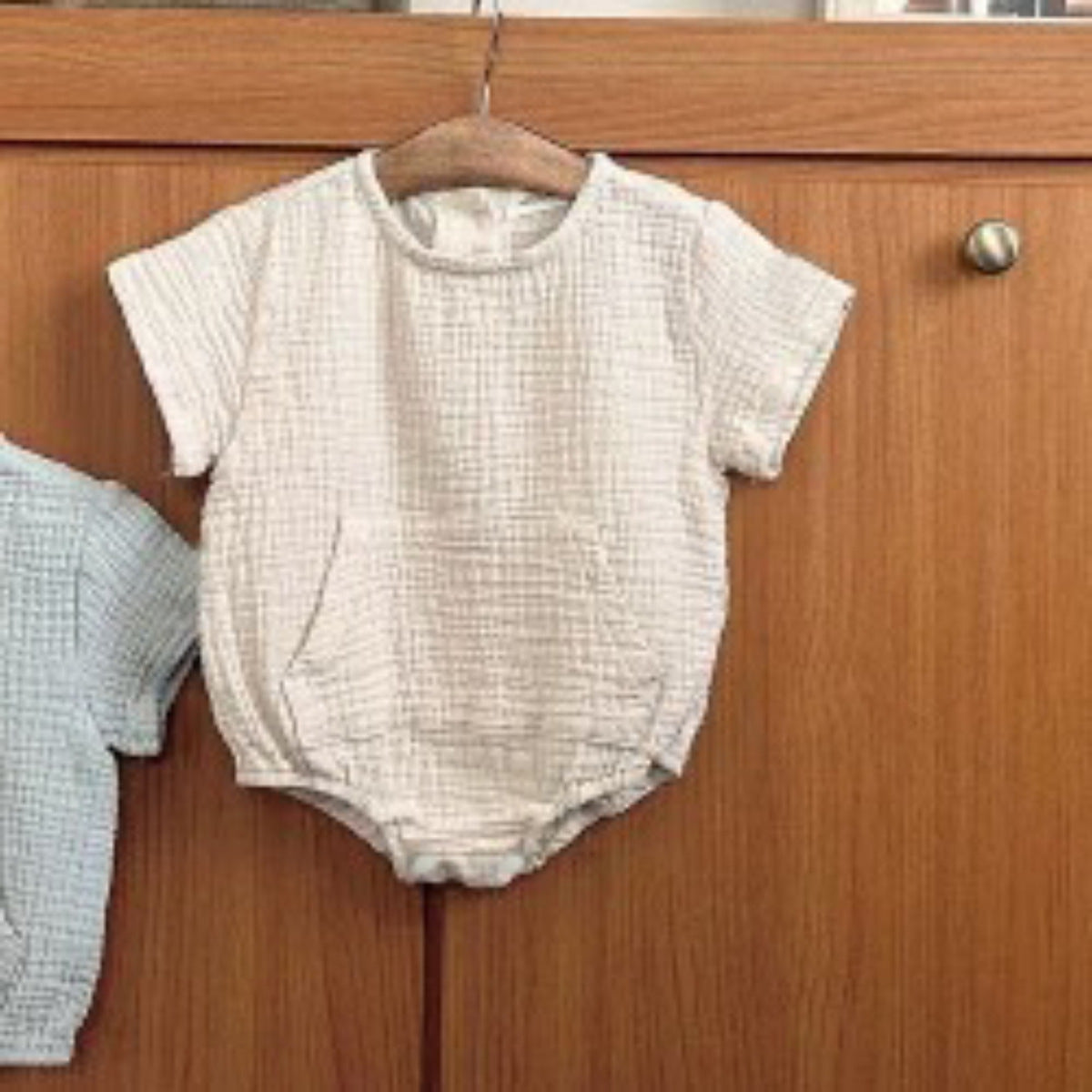 Summer Arrival Baby Short Sleeves Double-Layer Crepe Triangle Bodysuit