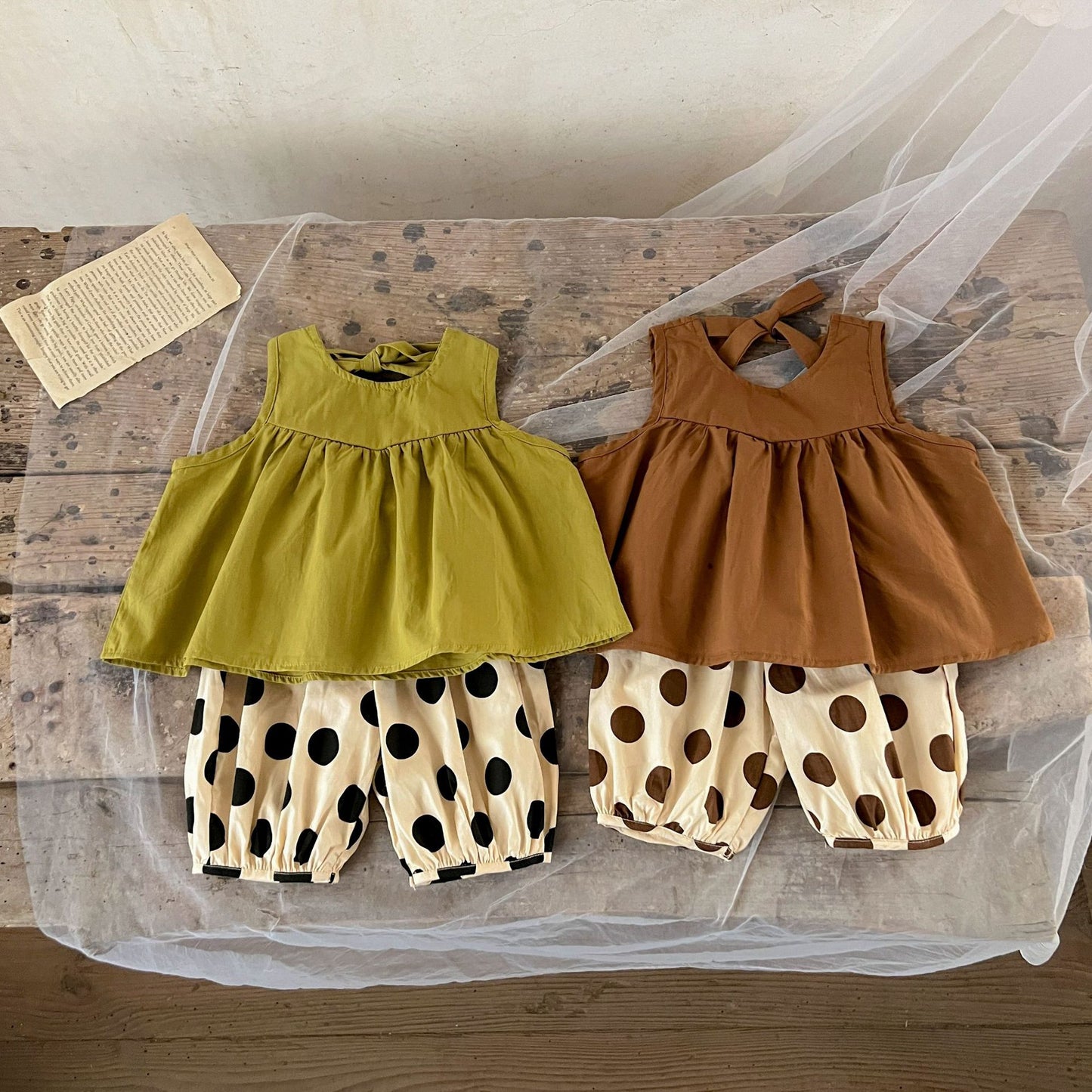 Summer New Arrival Baby Girls Sleeveless Crew Neck Solid Color Top And Polka Dot Shorts Clothing Set