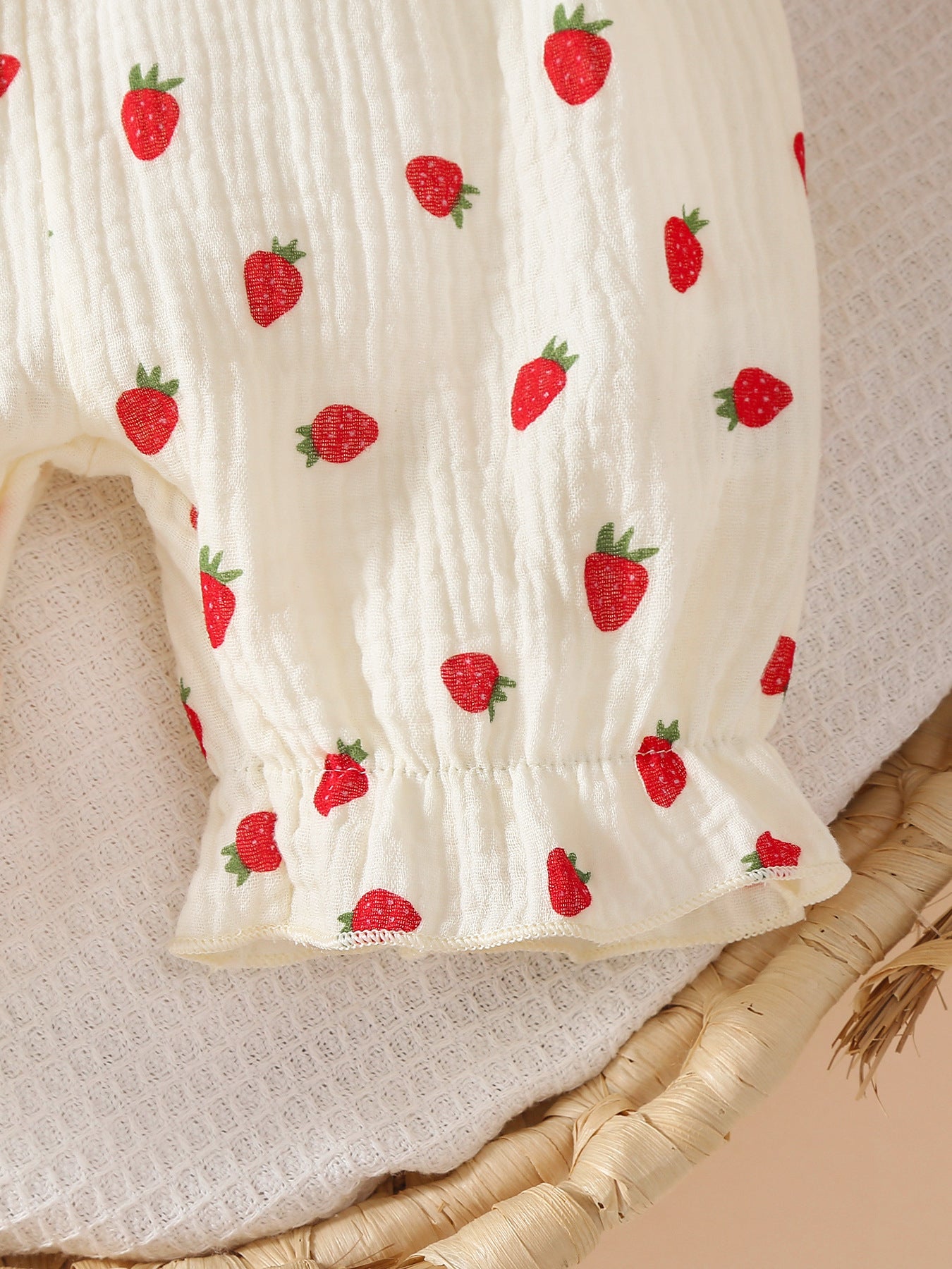 Design Summer Baby Kids Girls Sleeveless Strawberry Pattern Rompers with Hat