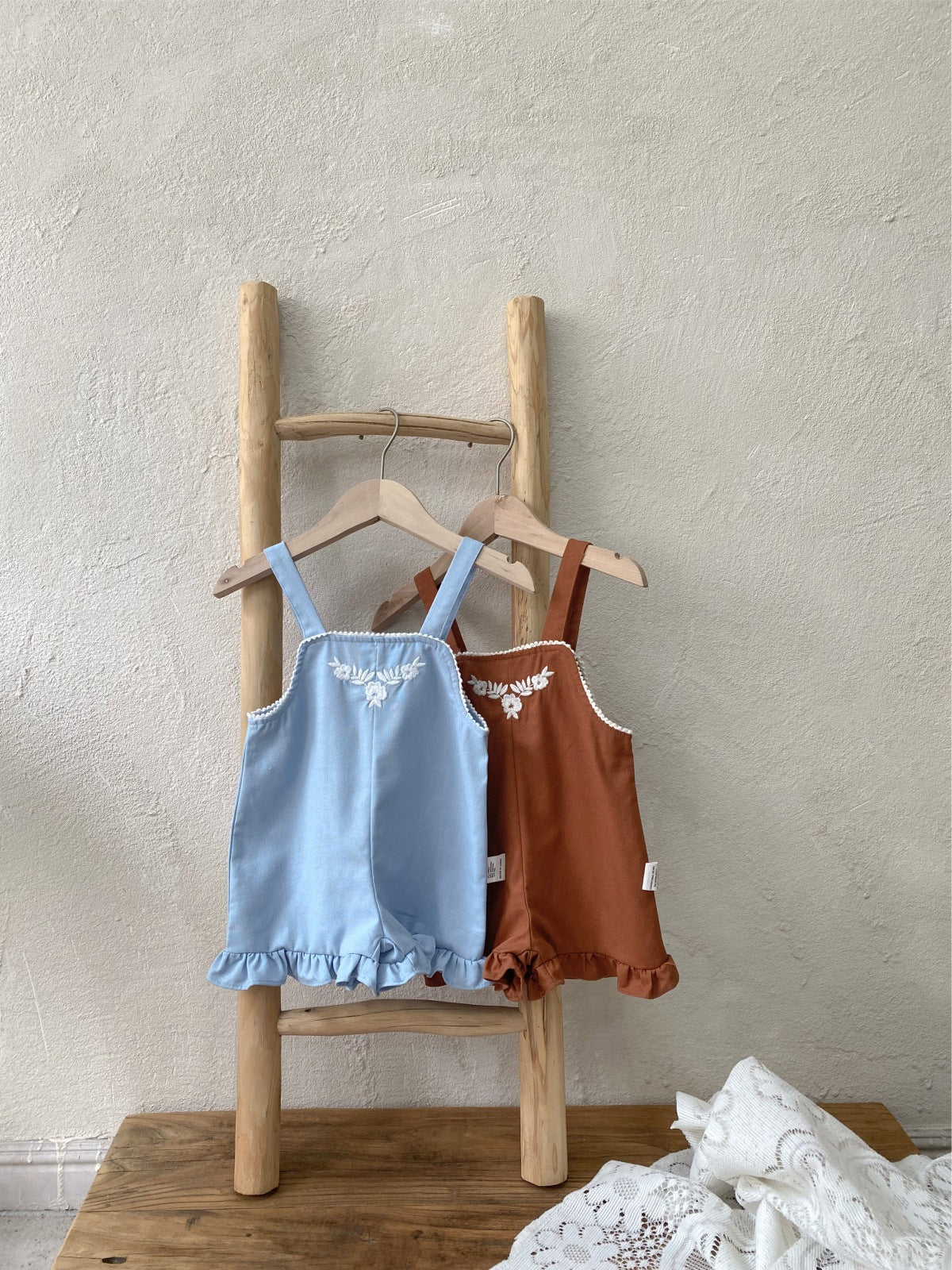 Summer Arrival Baby Girls Sleeveless Embroidery Pattern Lace Trim Overalls