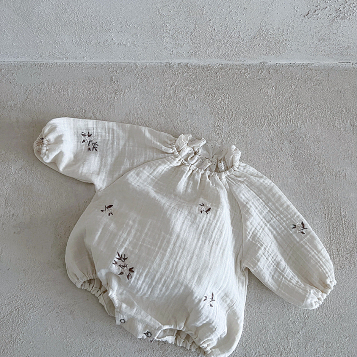 Summer and Spring Arrival Baby Girls Long Sleeves Lace Trim Collar Floral Bodysuit