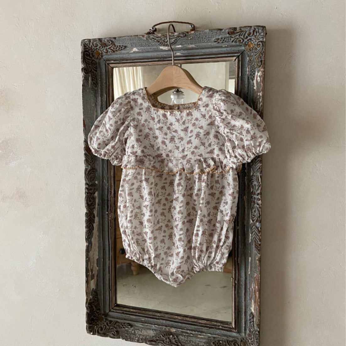 Summer Arrival Baby Short Sleeves Vintage Floral Pattern Bodysuit