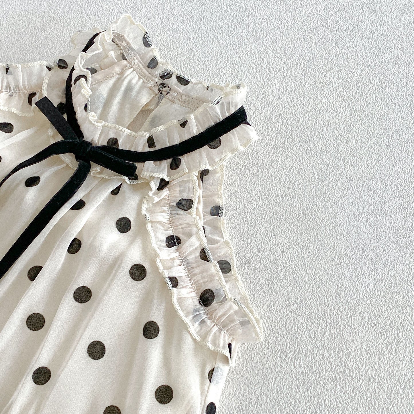 Summer Arrival Baby Girls Cute Beige Sleeveless Polka Dots Pattern Bodysuit