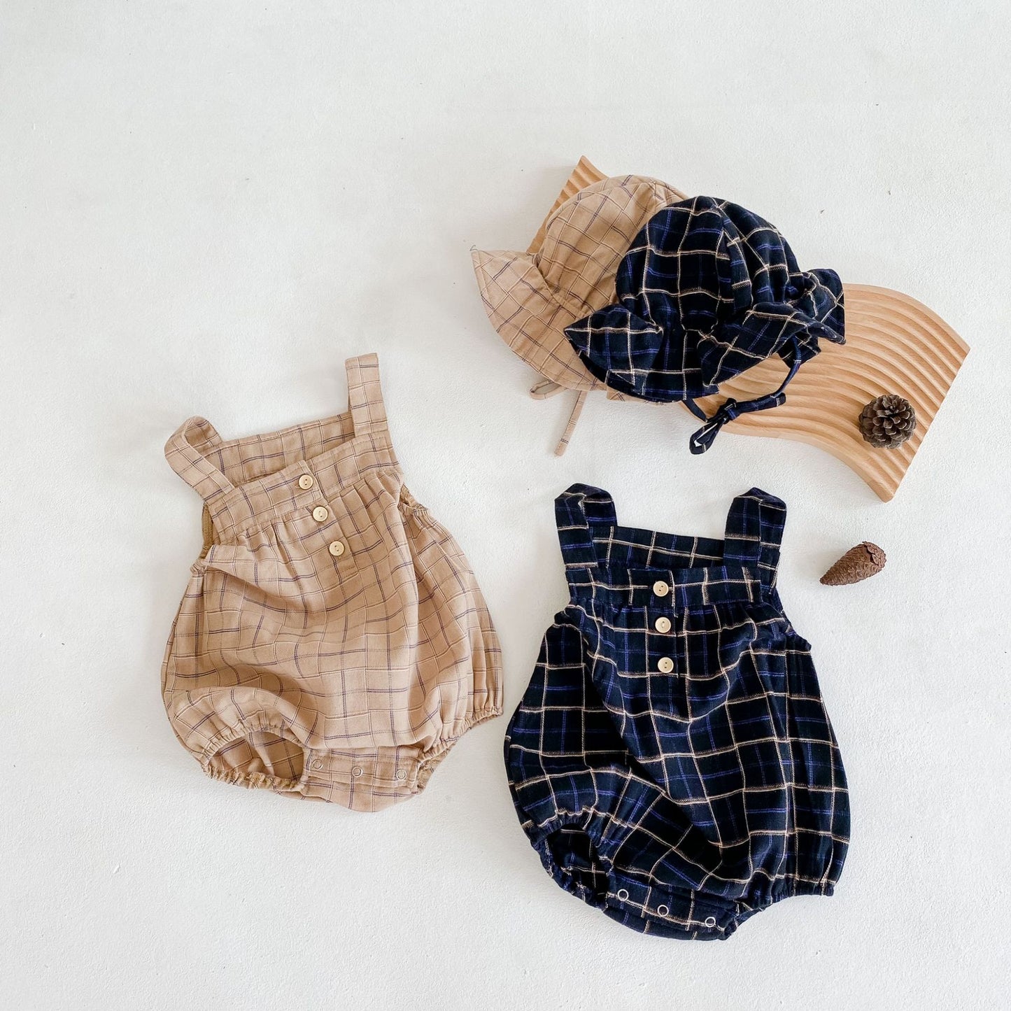 laid Pattern Sleeveless Onesies With Hat