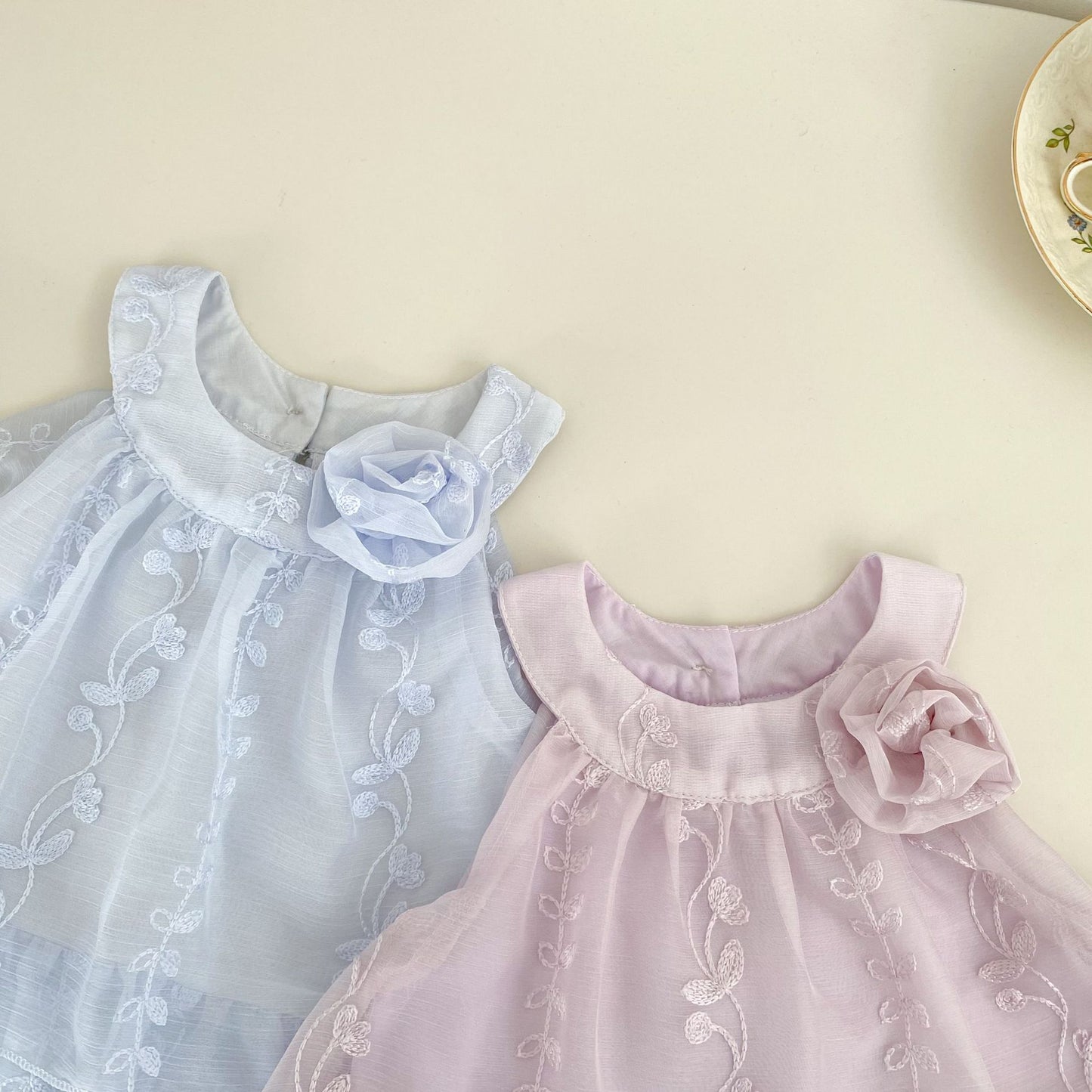 Arrival Summer Baby Kids Girls Sleeveless Flowers Embroidered Pattern Top and Plain Pants Clothing Set