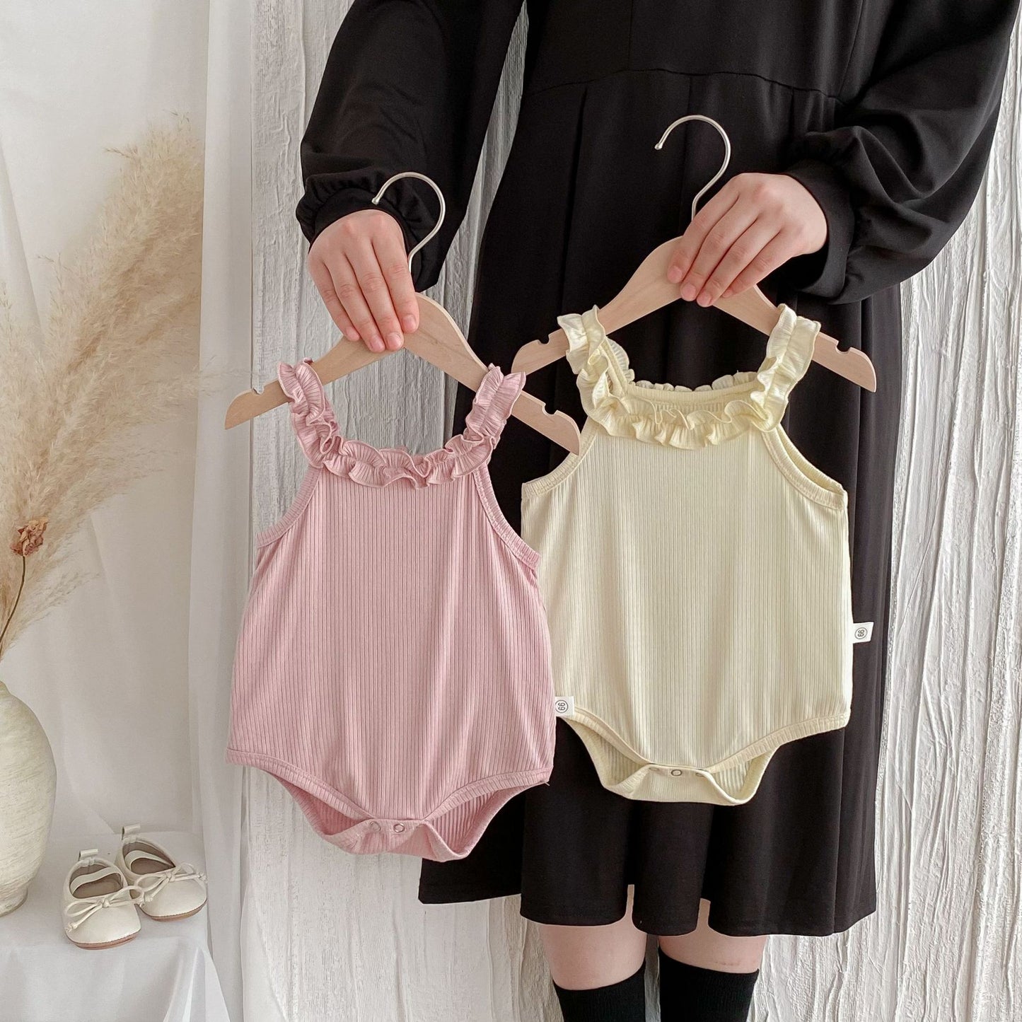 Summer Arrival Baby Girls Sleeveless Solid Color Bodysuit