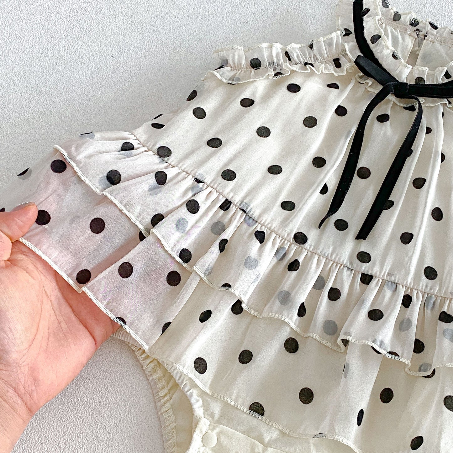 Summer Arrival Baby Girls Cute Beige Sleeveless Polka Dots Pattern Bodysuit