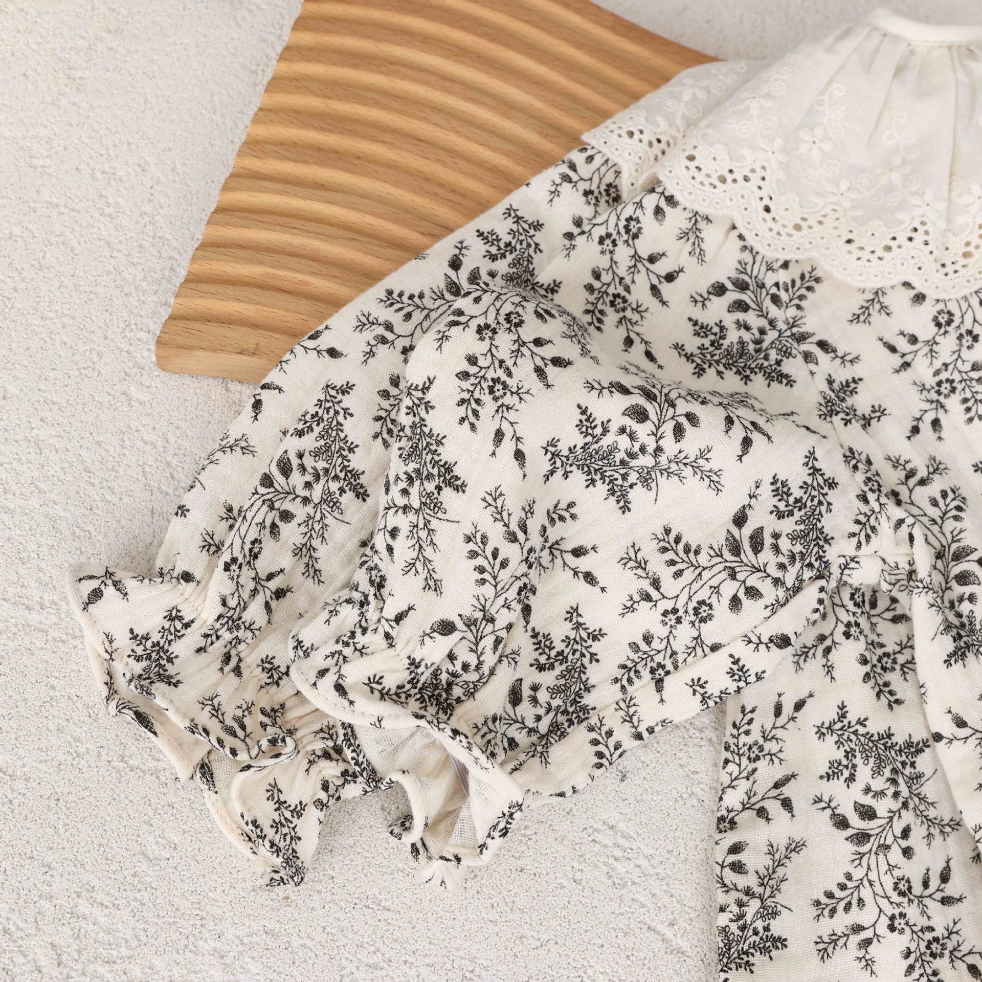 Spring and Autumn Baby Kids Girls Floral Long Sleeves Top and Black Sleeveless Ove rallsClothing Set, MyKids-USA®, Baby & Toddler Shoes, MyKids-USA -  -  -  -  -  -  - 