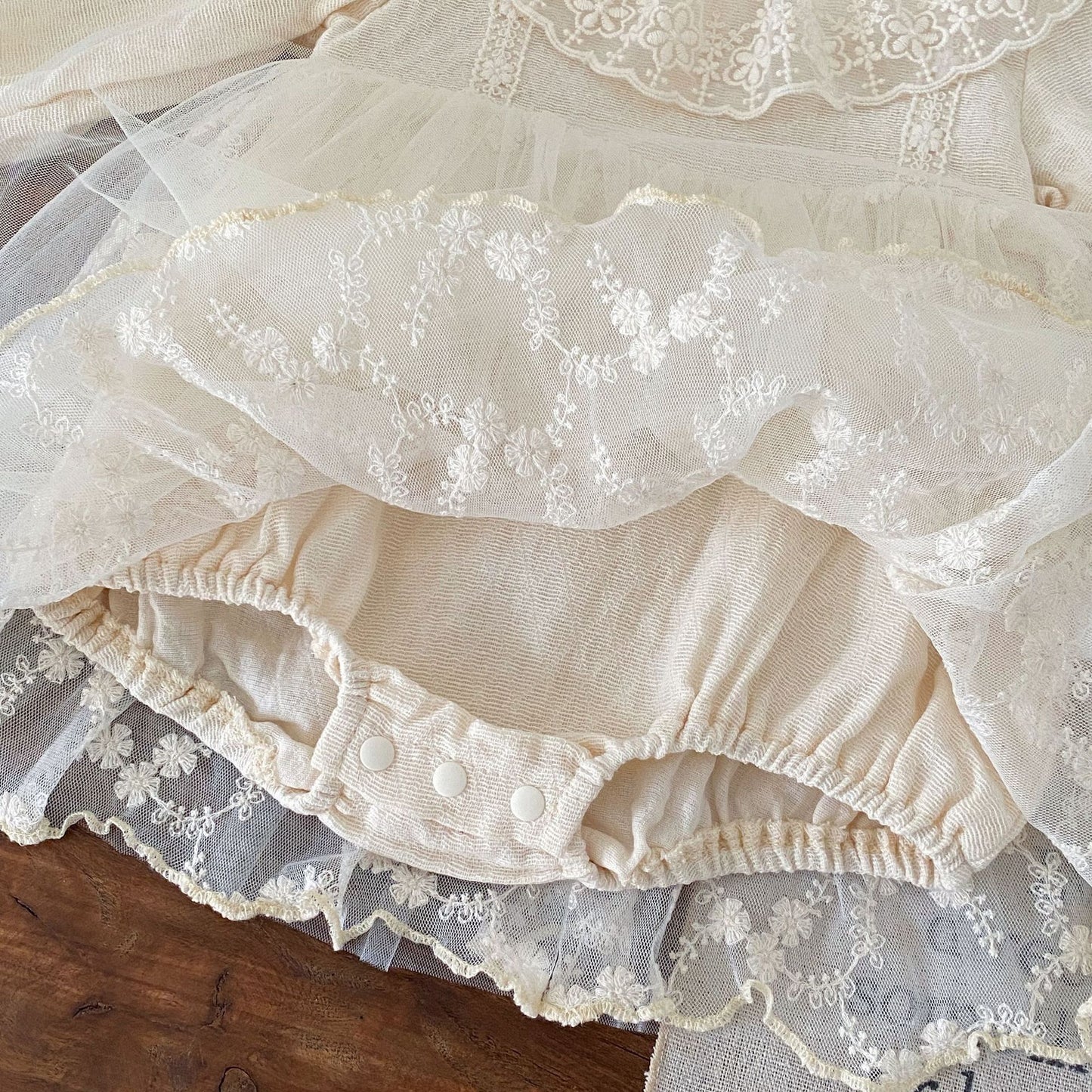 Autumn and Spring Arrival Baby Kids Girls Long Sleeves Flowers Pattern Tulle Decorated Dress