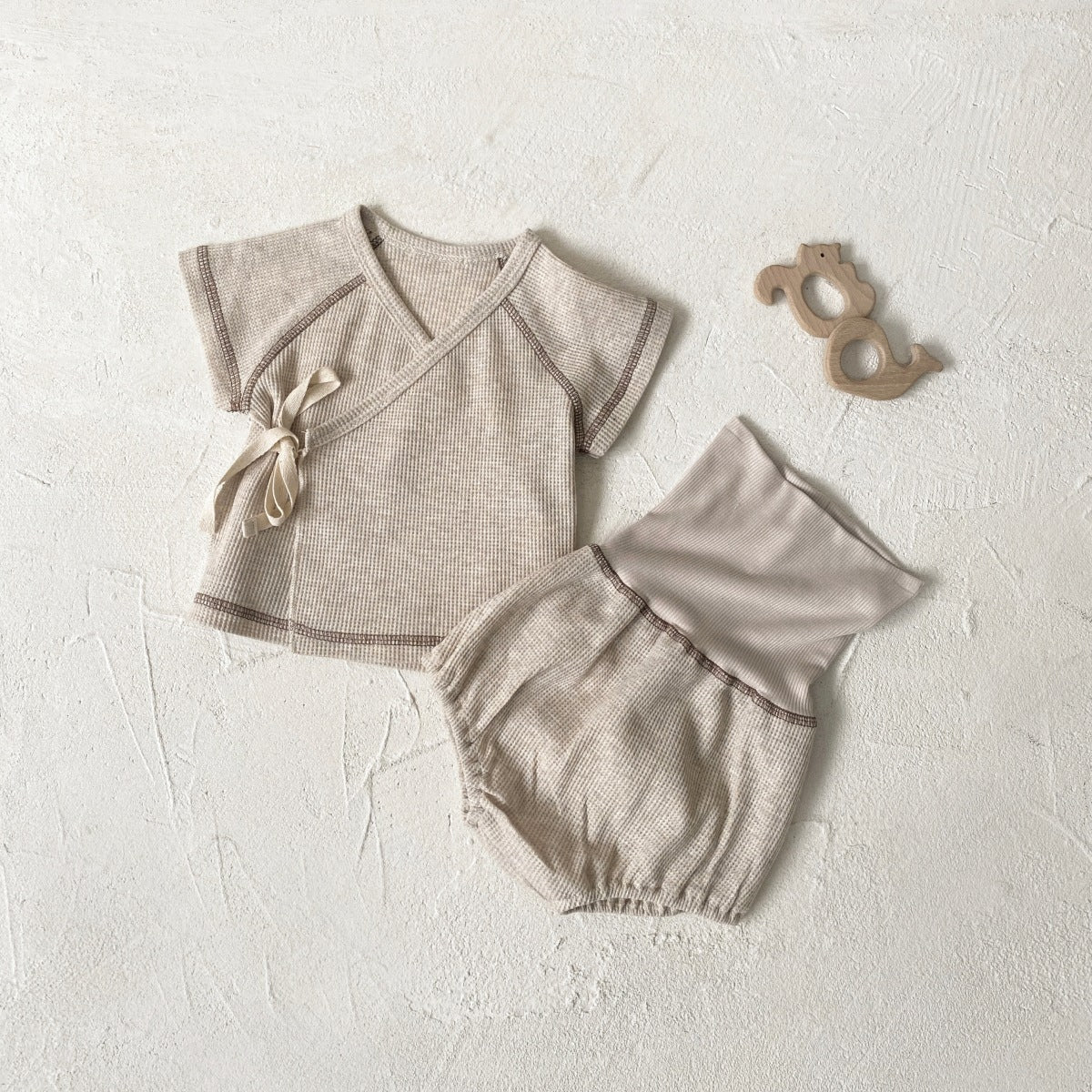 Arrival Summer Baby Kids Short Sleeves V Neck Top and Bloomers Clothing Set