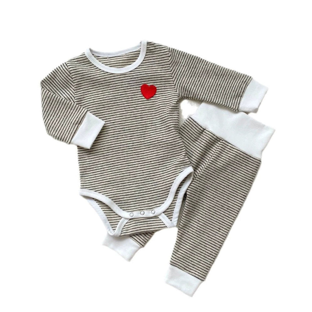 MyKids-USA® Baby Unisex Long Sleeves Heart and Striped Pattern bodysuit and Pants Sets