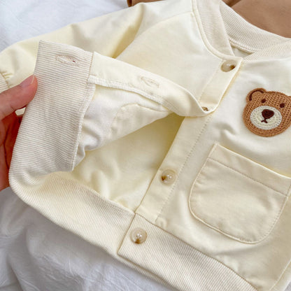 Mameluco y abrigo de estilo lindo con patrón parcheado de oso de dibujos animados para bebé 