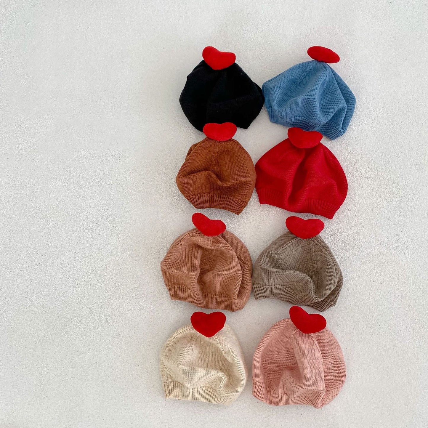 Bonnet tricoté à motif cœur de couleur unie pour bébé 