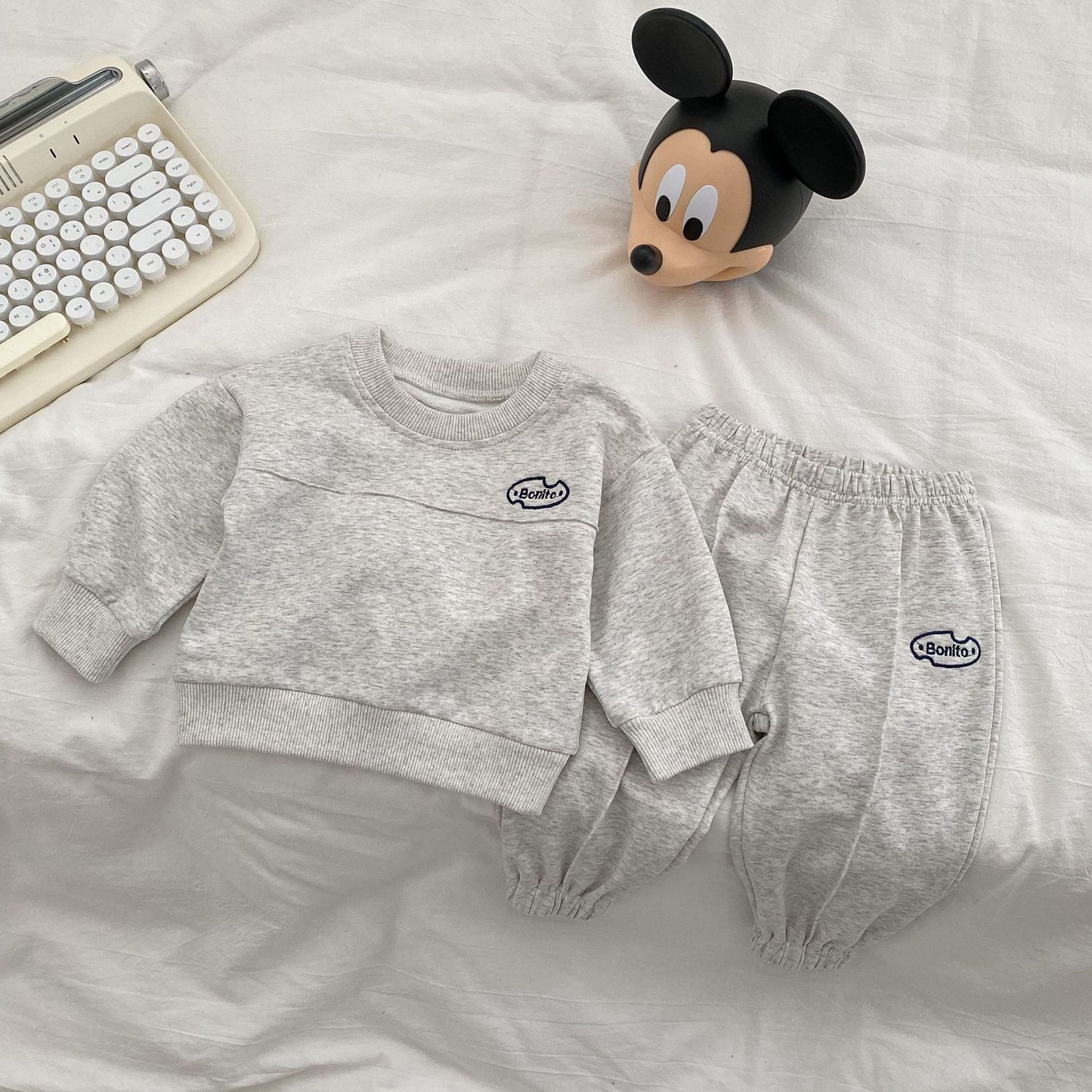 Baby Letter Graphic Pullover Sudaderas con pantalones Conjuntos de primavera 