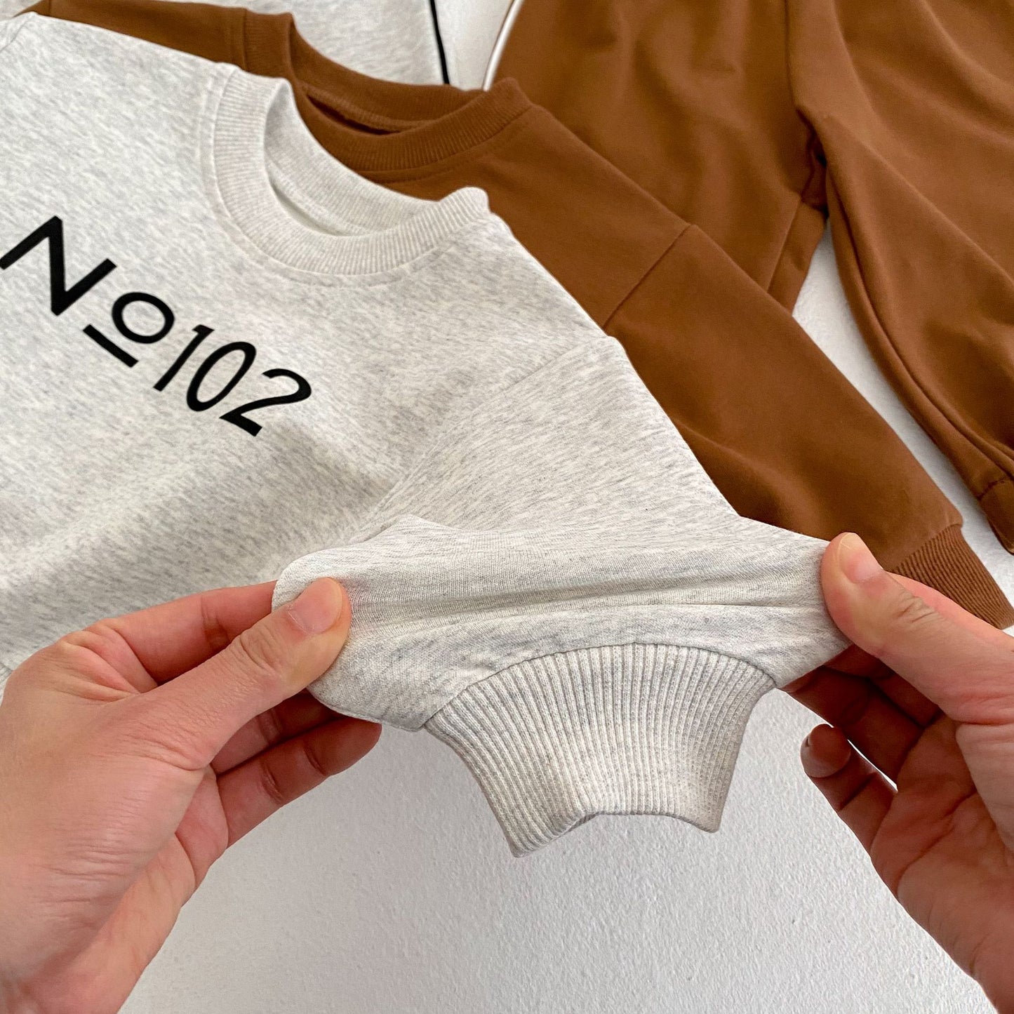 Pulls à capuche graphiques avec lettre pour bébé avec ensembles de printemps de pantalons 