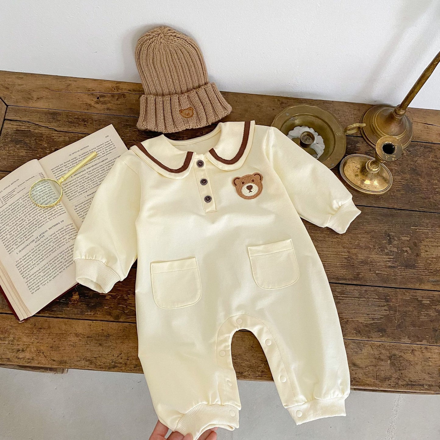 Mameluco y abrigo de estilo lindo con patrón parcheado de oso de dibujos animados para bebé 