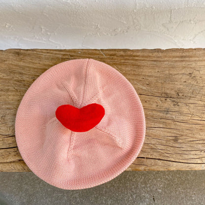 Gorro de punto con diseño de parche de corazón de color sólido para bebé 