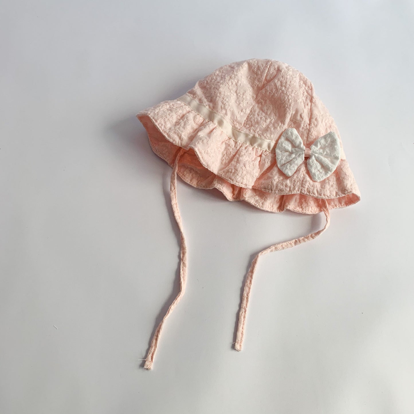 Sombreros de sombrilla de color sólido con patrón bordado para bebé con decoración de lazo 