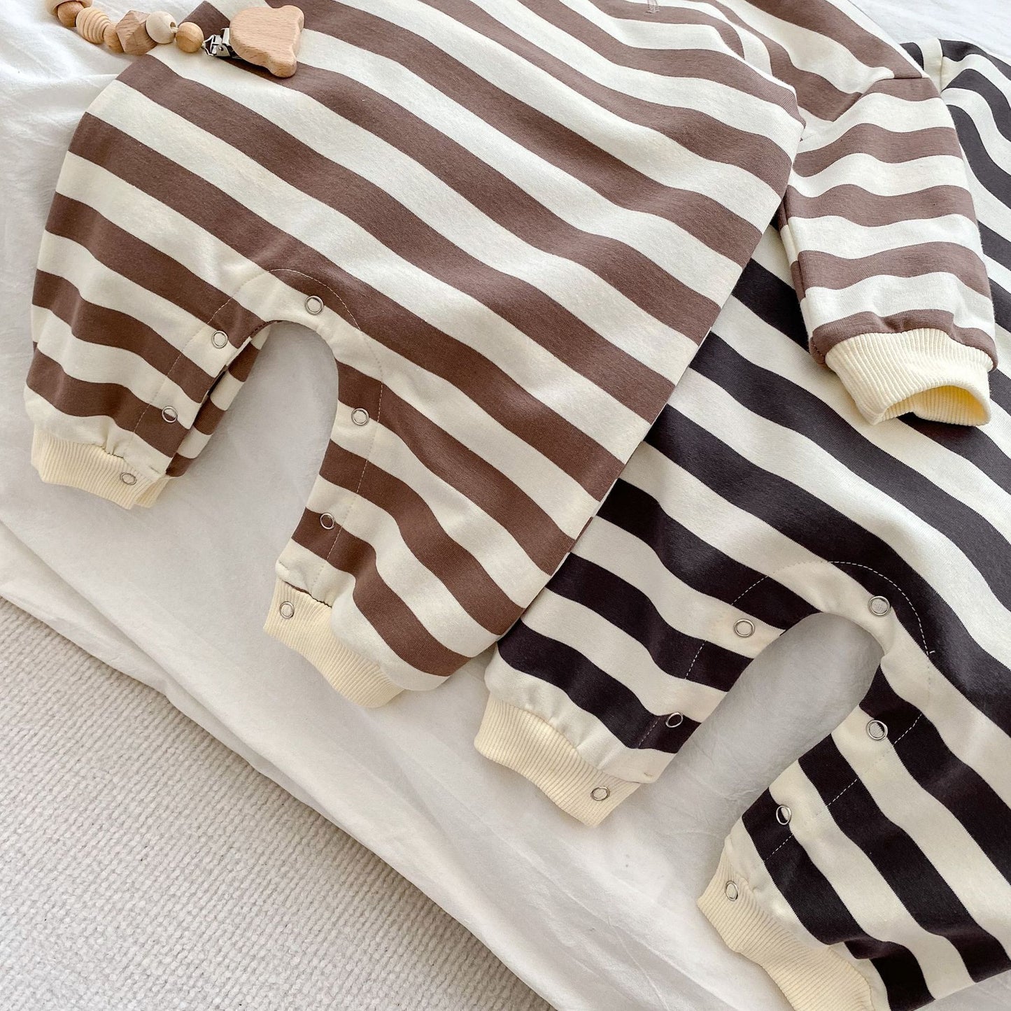 Monos casuales de manga larga con estampado de rayas para bebés 