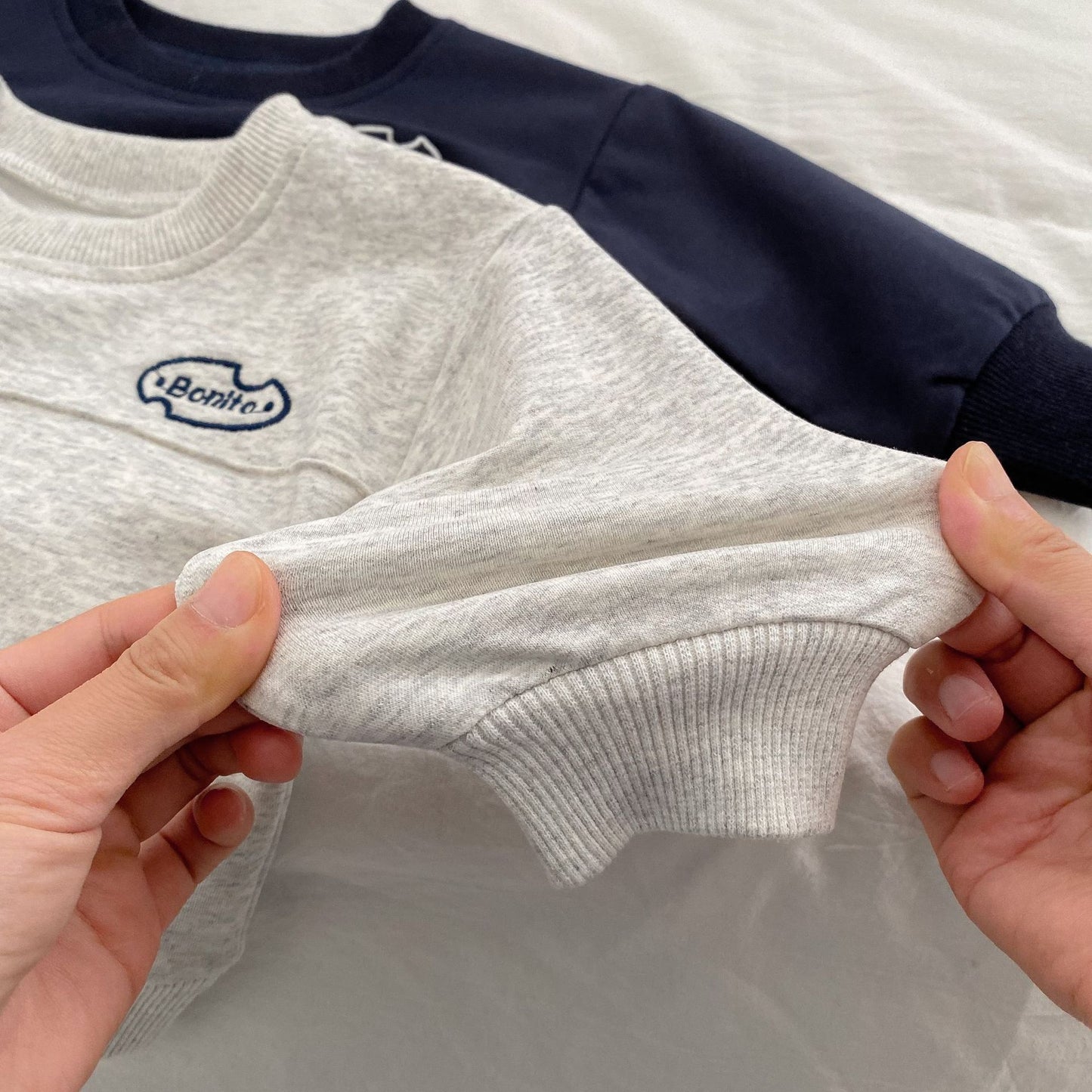 Baby Letter Graphic Pullover Sudaderas con pantalones Conjuntos de primavera 