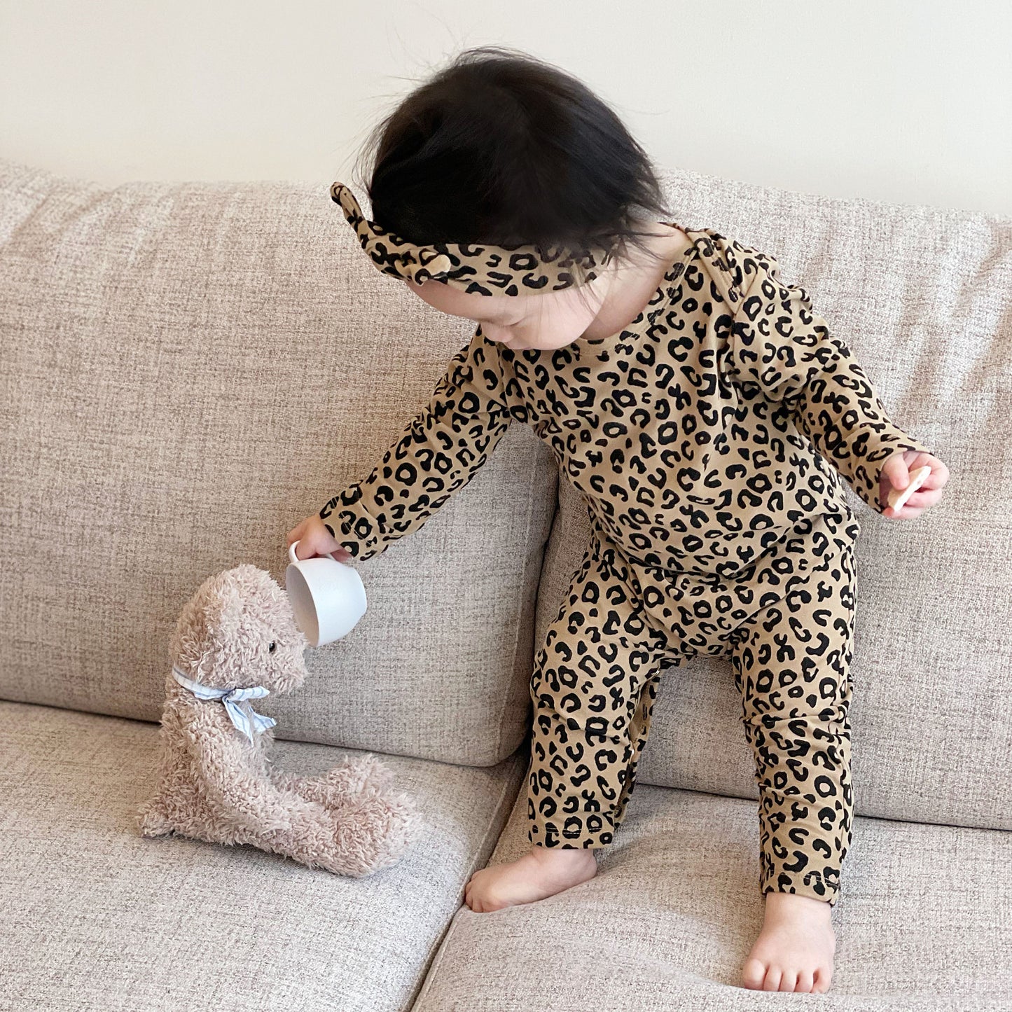 Mamelucos de manga corta cómodos de estilo fino de algodón suave de color sólido para bebé con diadema 