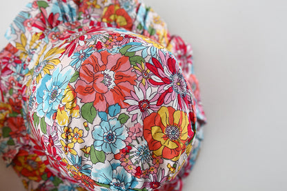 Robe mignonne de conception de manche de papillon de modèle de fleur de bébé fille avec le chapeau 